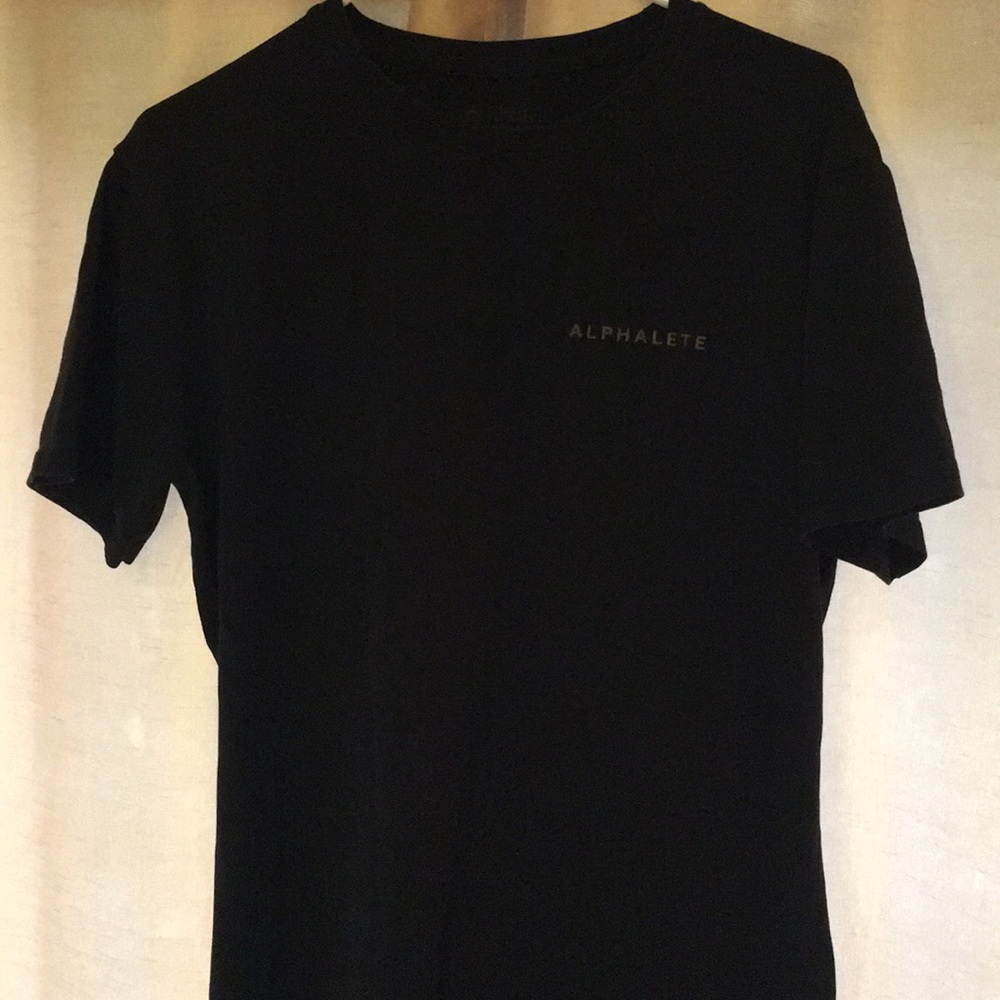 Men’s Alphalete performance t-shirt. (M)